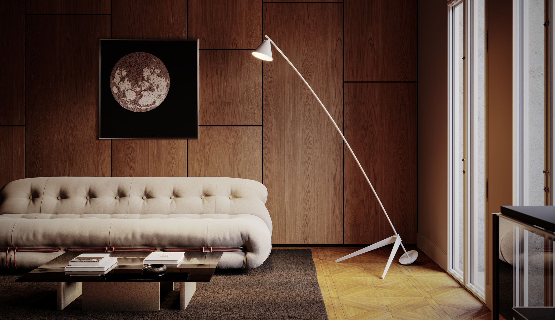 Lámpara de pie arco blanca con pantalla cónica sobre base trípode, junto a sofá capitoné crema, ante pared de madera cálida con obra artística lunar.