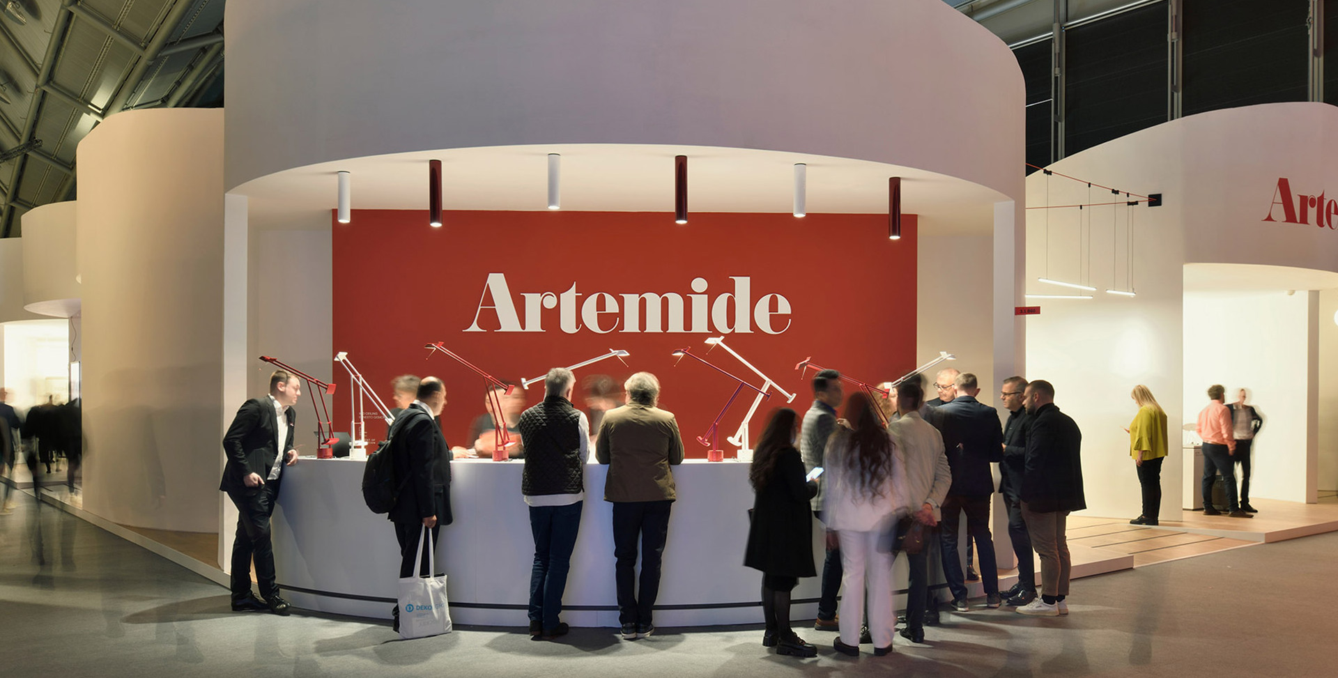 Reception dello stand di Artemide a Light + Building 2024