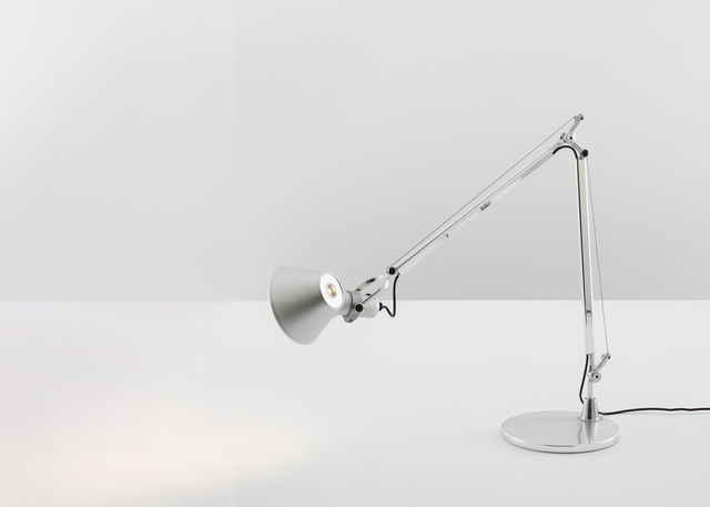 Image of the Tolomeo table lamp.