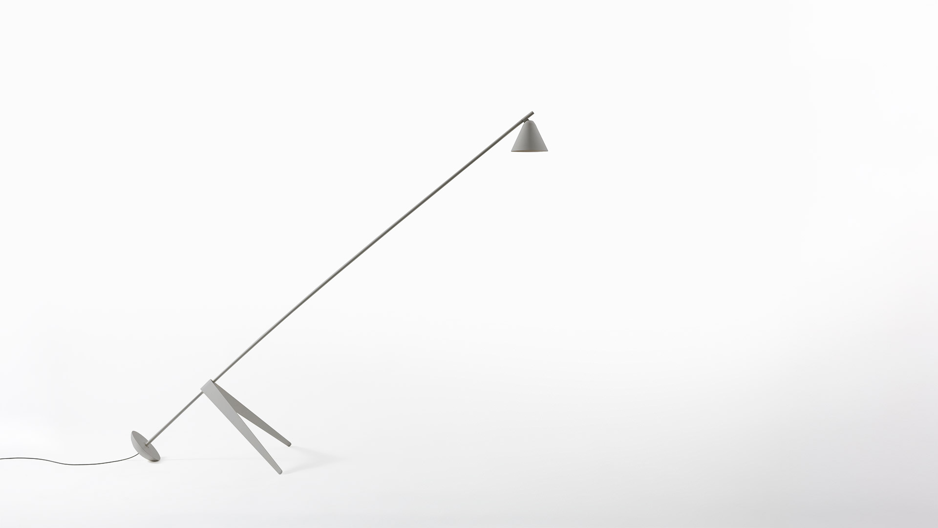 Lampadaire Artemide Vea, vue de dessus montrant un diffuseur circulaire blanc avec source lumineuse LED chaude au centre